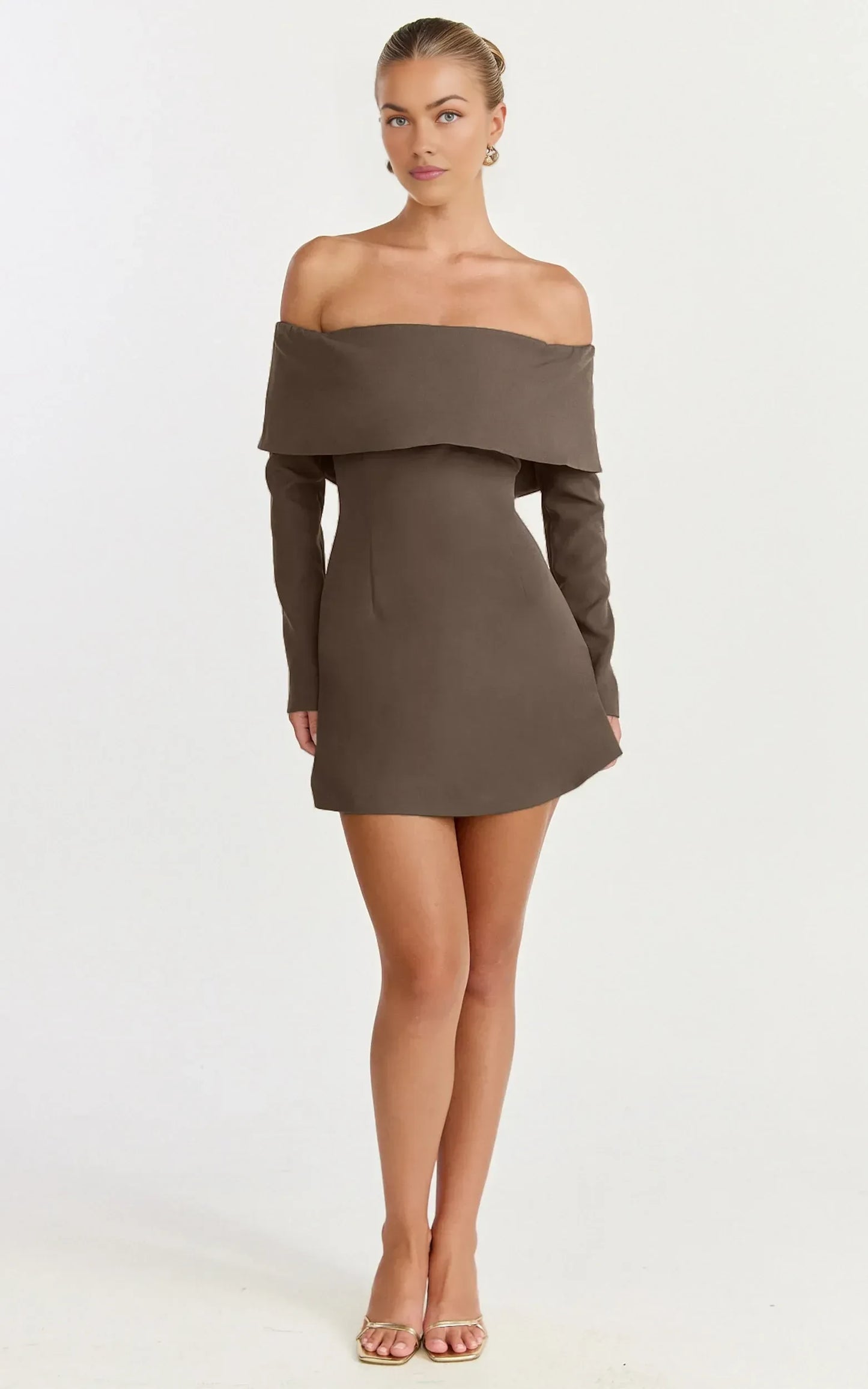 Elegant A-Line Off-Shoulder Long Sleeve Zipper Back Mini Homecoming Dresses for Chic Occasions