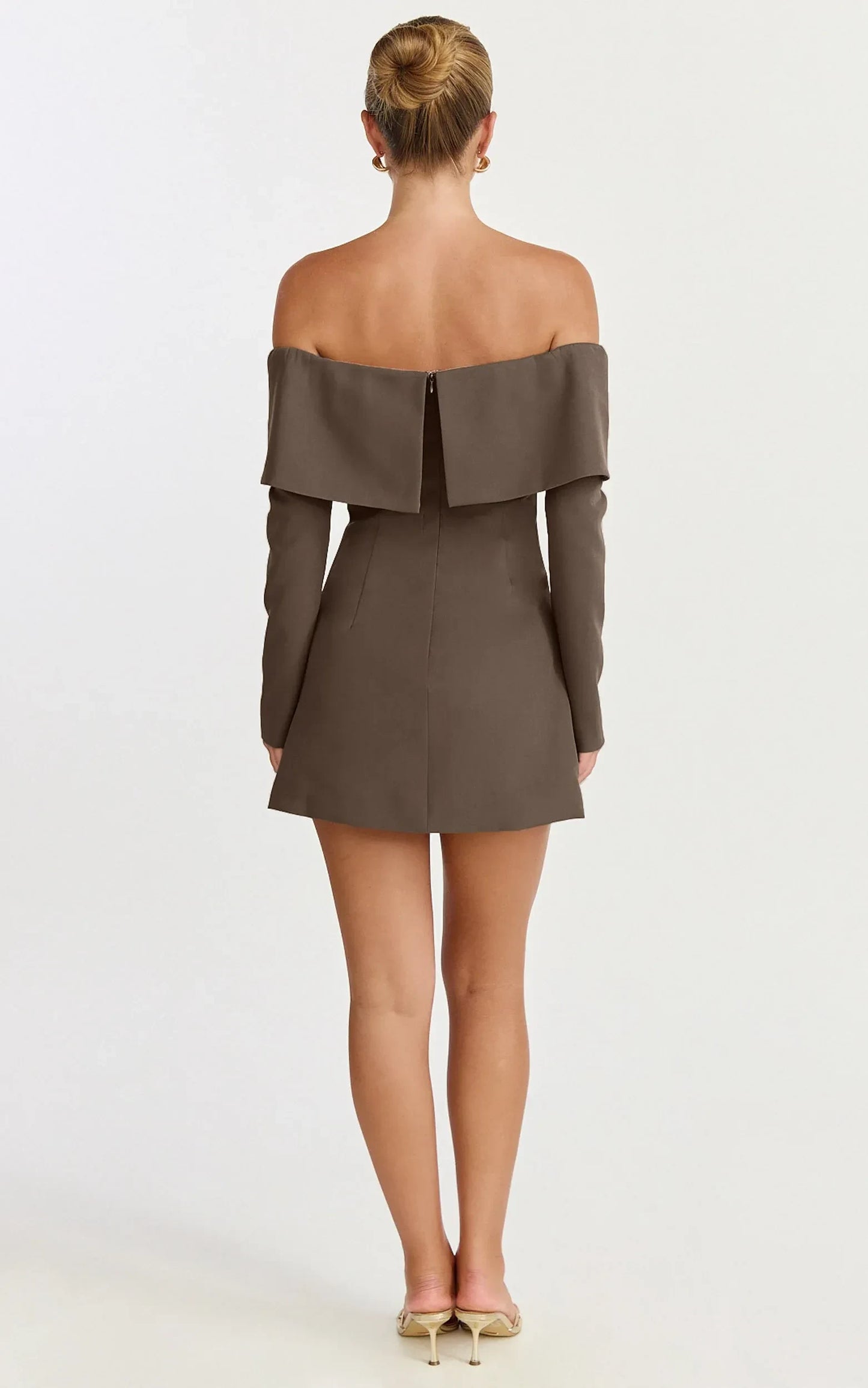 Elegant A-Line Off-Shoulder Long Sleeve Zipper Back Mini Homecoming Dresses for Chic Occasions