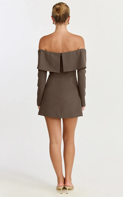 Elegant A-Line Off-Shoulder Long Sleeve Zipper Back Mini Homecoming Dresses for Chic Occasions