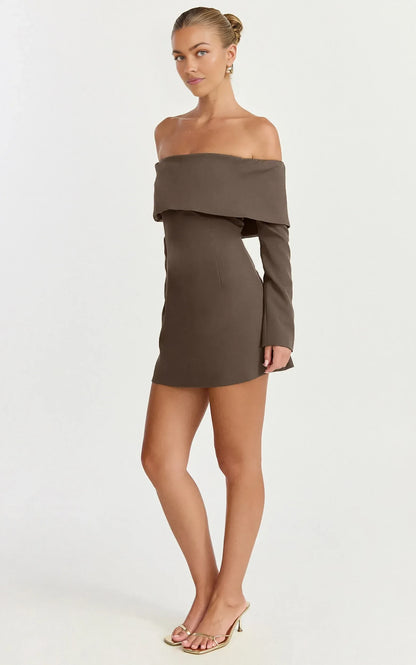 Elegant A-Line Off-Shoulder Long Sleeve Zipper Back Mini Homecoming Dresses for Chic Occasions