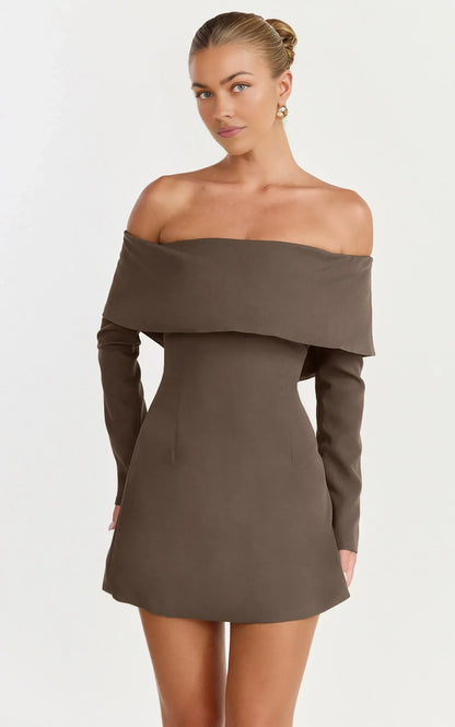 Elegant A-Line Off-Shoulder Long Sleeve Zipper Back Mini Homecoming Dresses for Chic Occasions