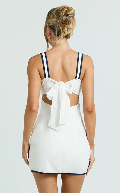 Elegant A-Line Square Neck Sleeveless Tie-Back Open-Back Mini Homecoming Dress for Parties