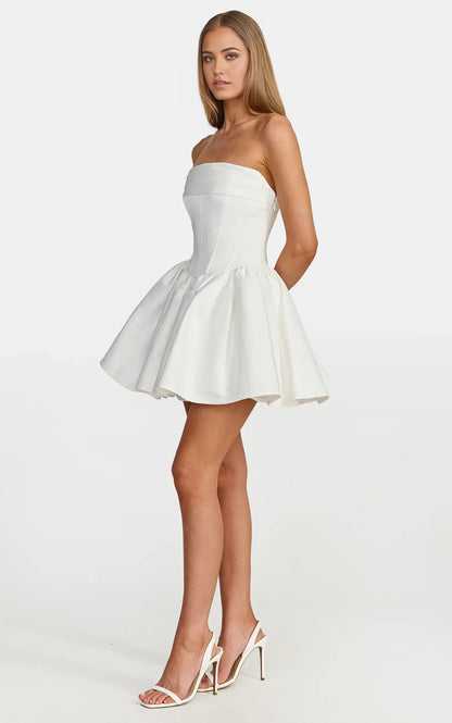 Elegant A-Line Strapless Sweetheart Sleeveless Lace-Up Back Mini Homecoming Dresses