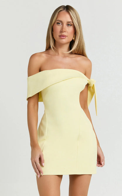 Elegant Bodycon Off-the-Shoulder Tie-Detail Mini Homecoming Dress for Parties and Special Occasions