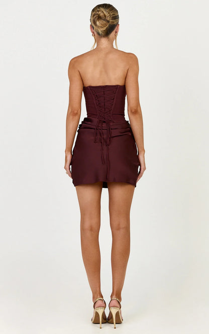 Elegant Fitted Strapless Sweetheart Sleeveless Lace-Up Back Mini Homecoming Dresses