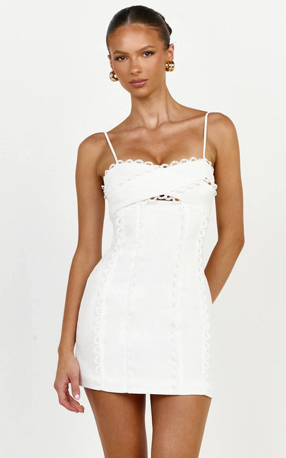 Elegant White Bodycon Scalloped Sweetheart Spaghetti Strap Open Back Mini Homecoming Dresses