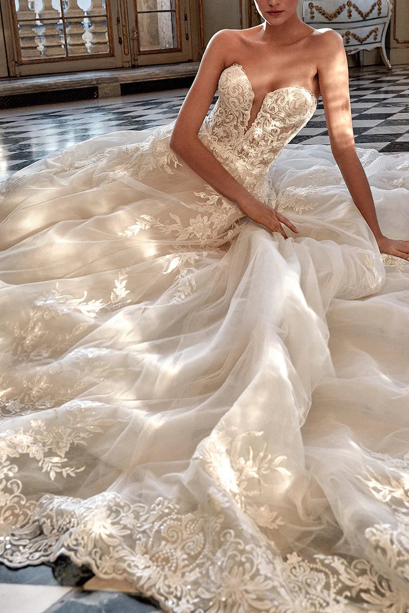 Glamorous Ball-Gown Plunge-V-Neck Strapless Open-Back Train-Length Wedding Dress