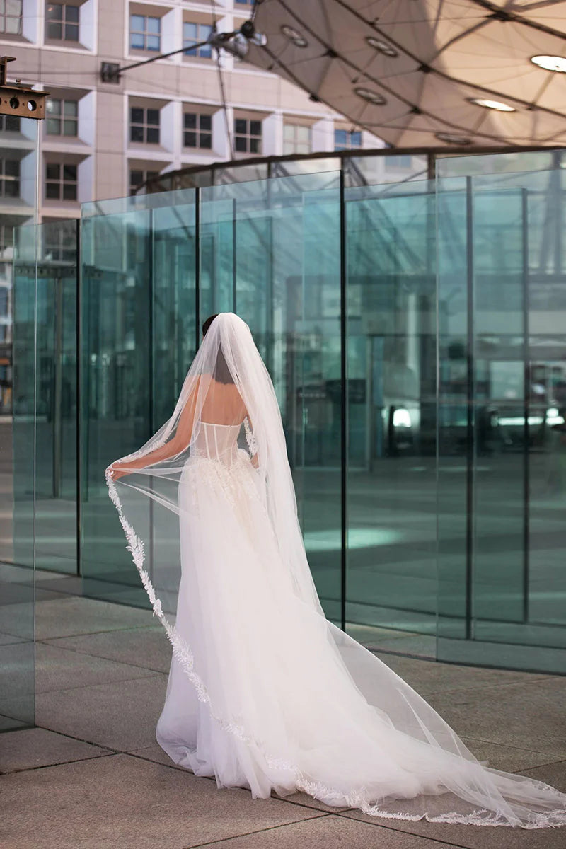 Glamorous Ball-Gown Sweetheart Detachable-Off-Shoulder-Sleeve Corset-Back Train-Length Wedding Dress