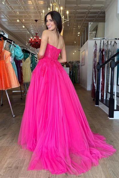 Glamorous Ballgown Strapless Sweetheart Sleeveless Lace Tulle Train Evening Dresses