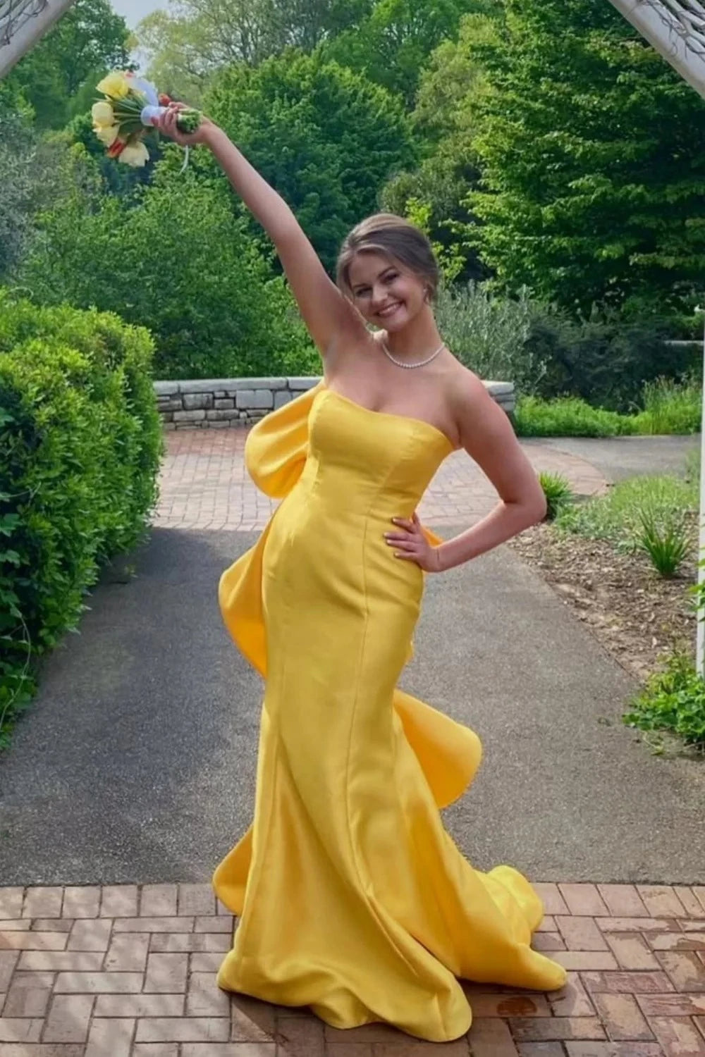 Glamorous Mermaid Strapless Sweetheart Bow-Back Train Evening Dress