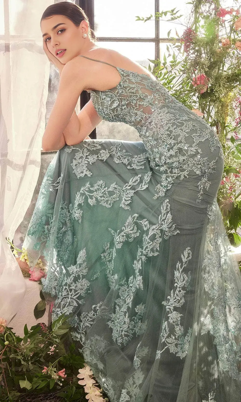 Lace-Embellished Mermaid Deep V Spaghetti Strap Open Back Train Length Prom Dress