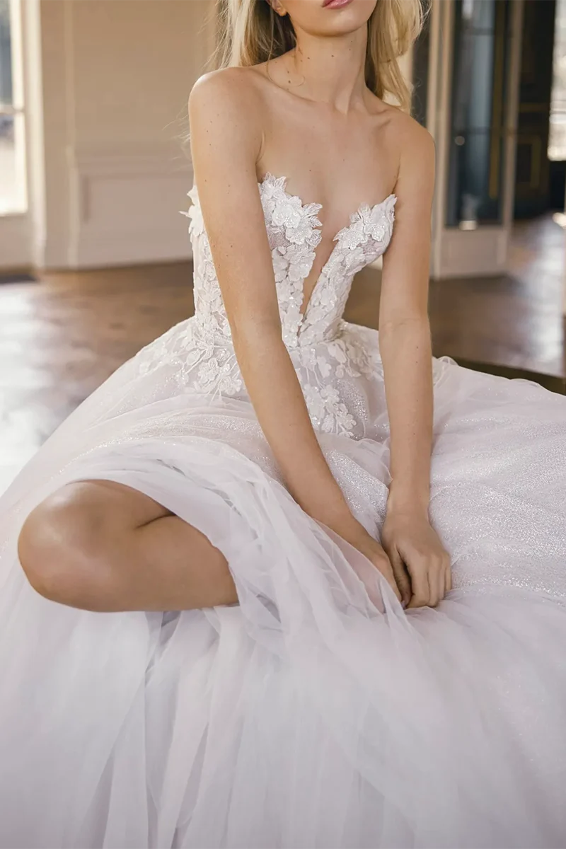 Romantic Ball-Gown Plunge-V-Neck Strapless Open-Back Train-Length Wedding Dress