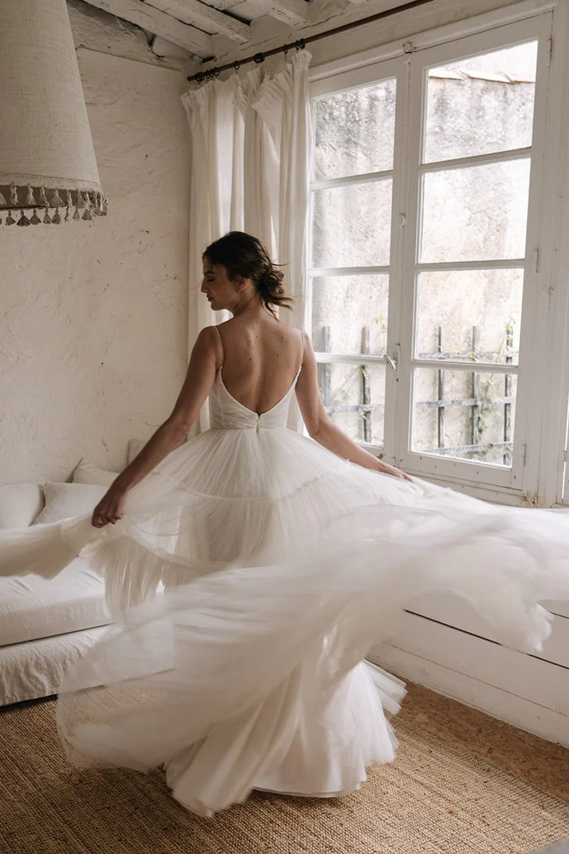 Simple Ball-Gown Plunge-V-Neck Spaghetti-Strap Open-Back Train-Length Wedding Dress