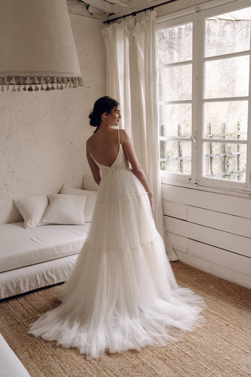 Simple Ball-Gown Plunge-V-Neck Spaghetti-Strap Open-Back Train-Length Wedding Dress