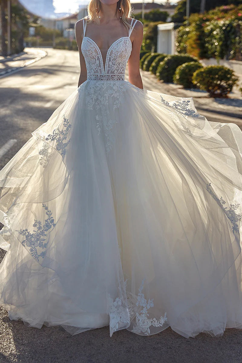 Vintage Ball-Gown Plunge-V-Neck Spaghetti-Strap Open-Back Train-Length Wedding Dress