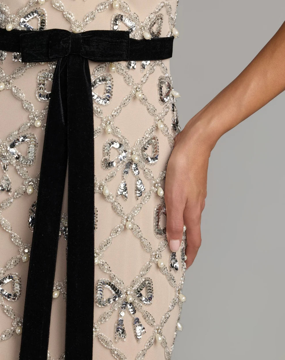 Champagne Mesh with Sequins and Pearls Sheath Column V-Neck Floor-Length Dress - Aabei Dress