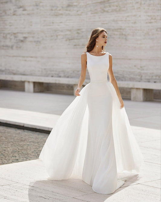 Beach Open Back Wedding Dresses Court Train Mermaid / Trumpet Sleeveless V Neck Satin Bridal Suits With Appliques