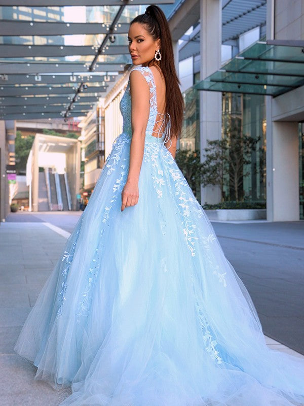 A-Line/Princess Scoop Sleeveless Tulle Applique Court Train Dresses