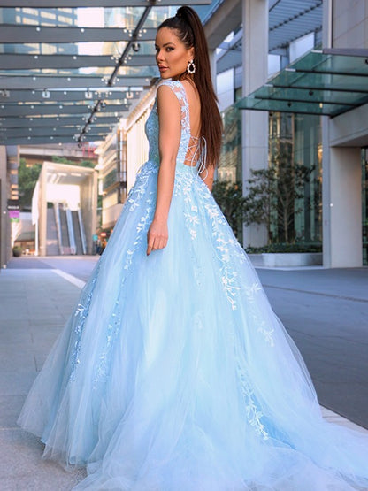 A-Line/Princess Scoop Sleeveless Tulle Applique Court Train Dresses