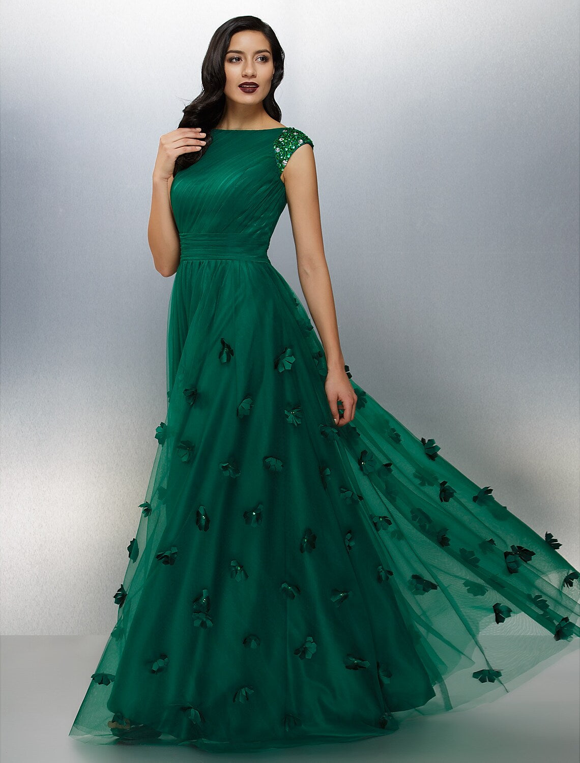 Elegant A-Line Boat Neck Short Sleeve Floral Tulle Gown for Wedding Guests.