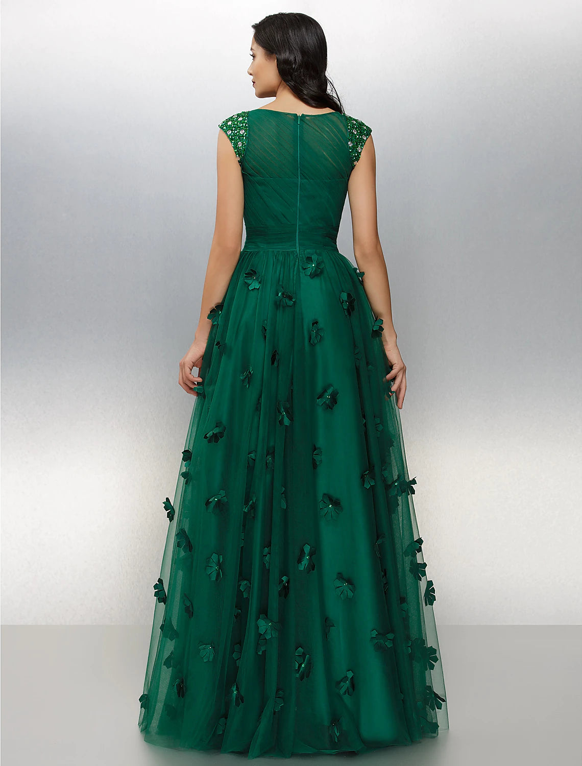 Elegant A-Line Boat Neck Short Sleeve Floral Tulle Gown for Wedding Guests.
