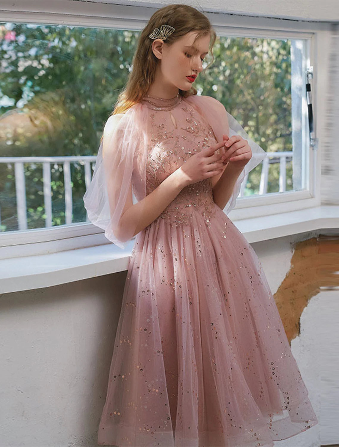 Elegant A-Line Jewel Neck 3/4 Sleeve Sequin Tulle Knee Length Cocktail Dress.