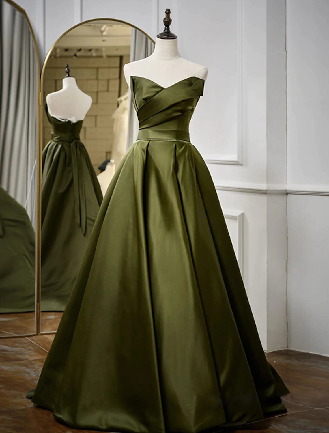 Elegant A-Line Strapless Pleated Satin Floor-Length Evening Gown.