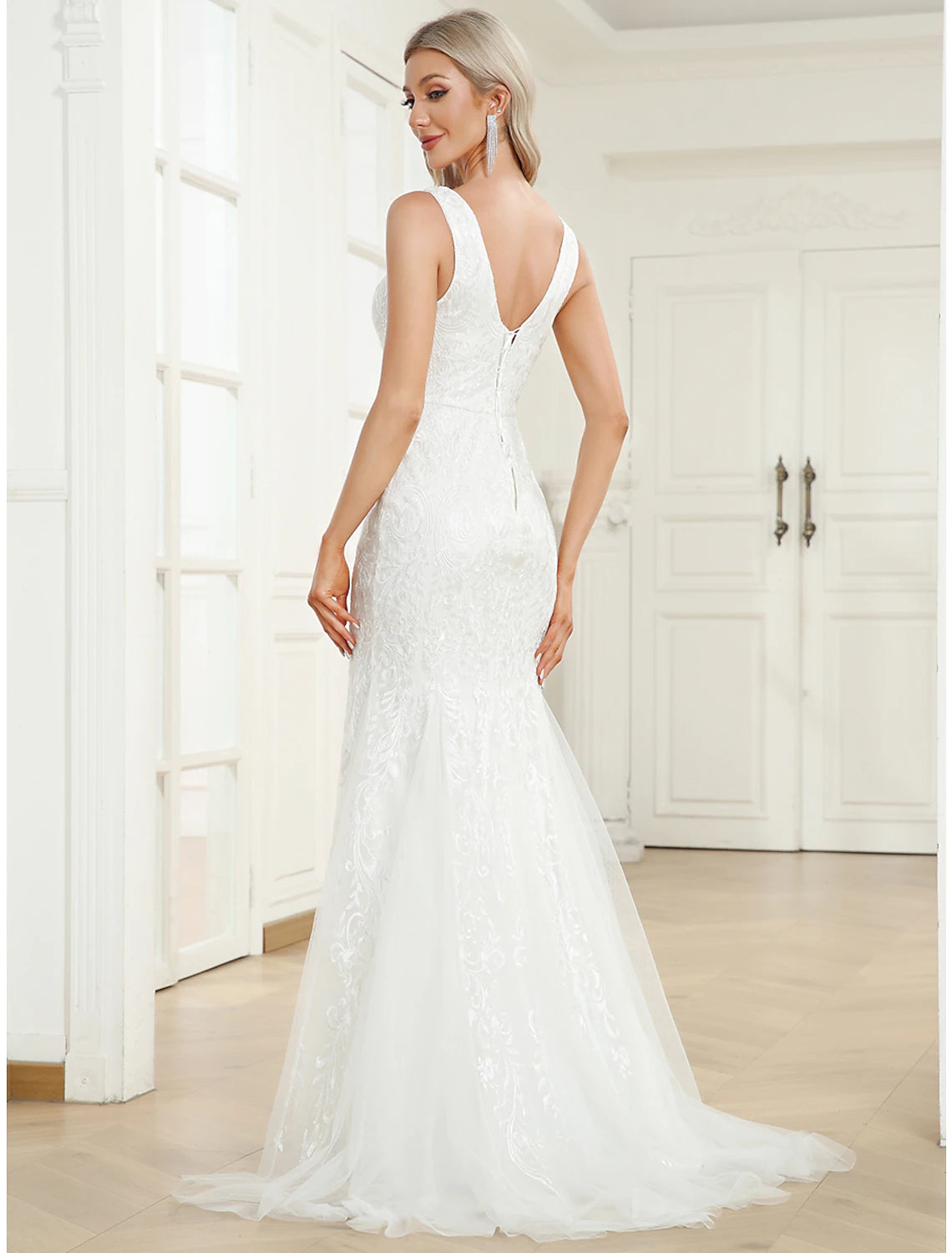 Elegant Hall Mermaid Trumpet V-Neck Lace Wedding Dress.