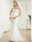 Elegant Mermaid Off-Shoulder Lace Wedding Dress with Court Train.