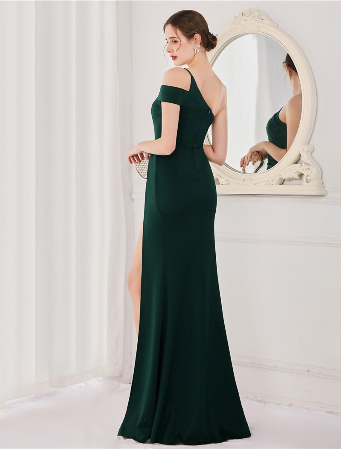 Elegant Mermaid Trumpet Satin Evening Gown with Slit for Wedding Guests.