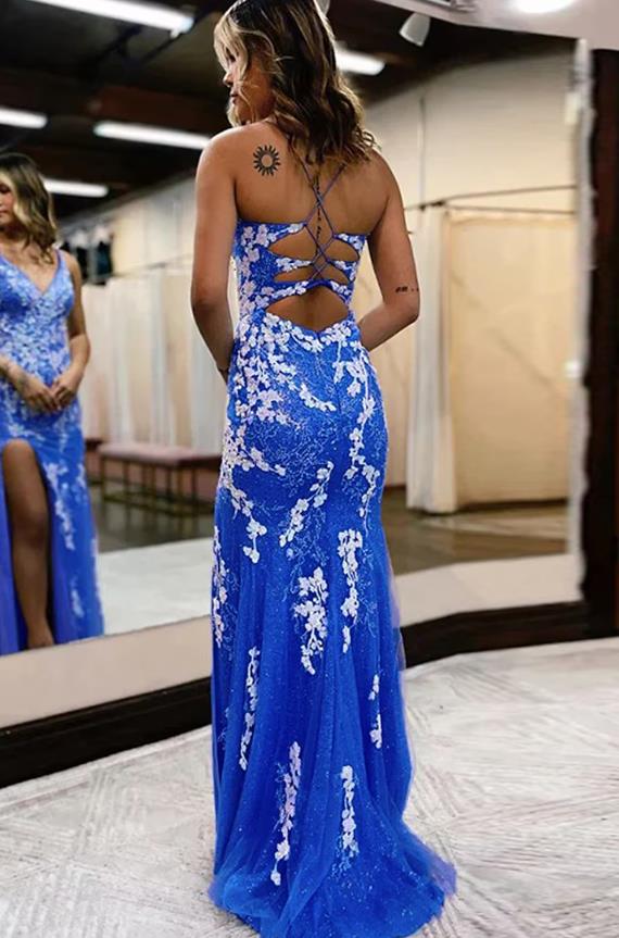 Elegant Mermaid Trumpet V-Neck Backless Tulle Prom Dress with Slit Appliques.