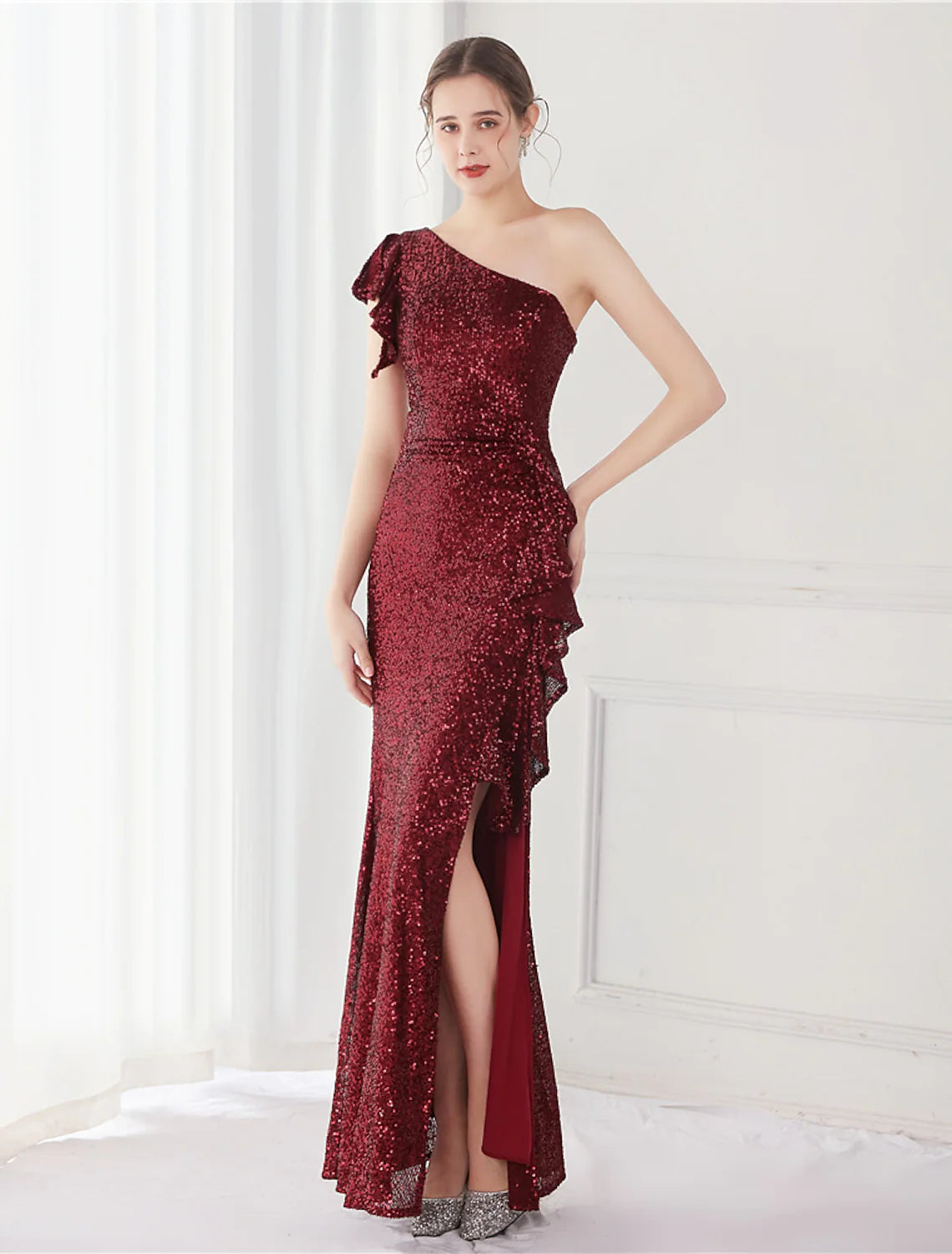Elegant Sequined Mermaid One-Shoulder Floor-Length Evening Dress with Slit.