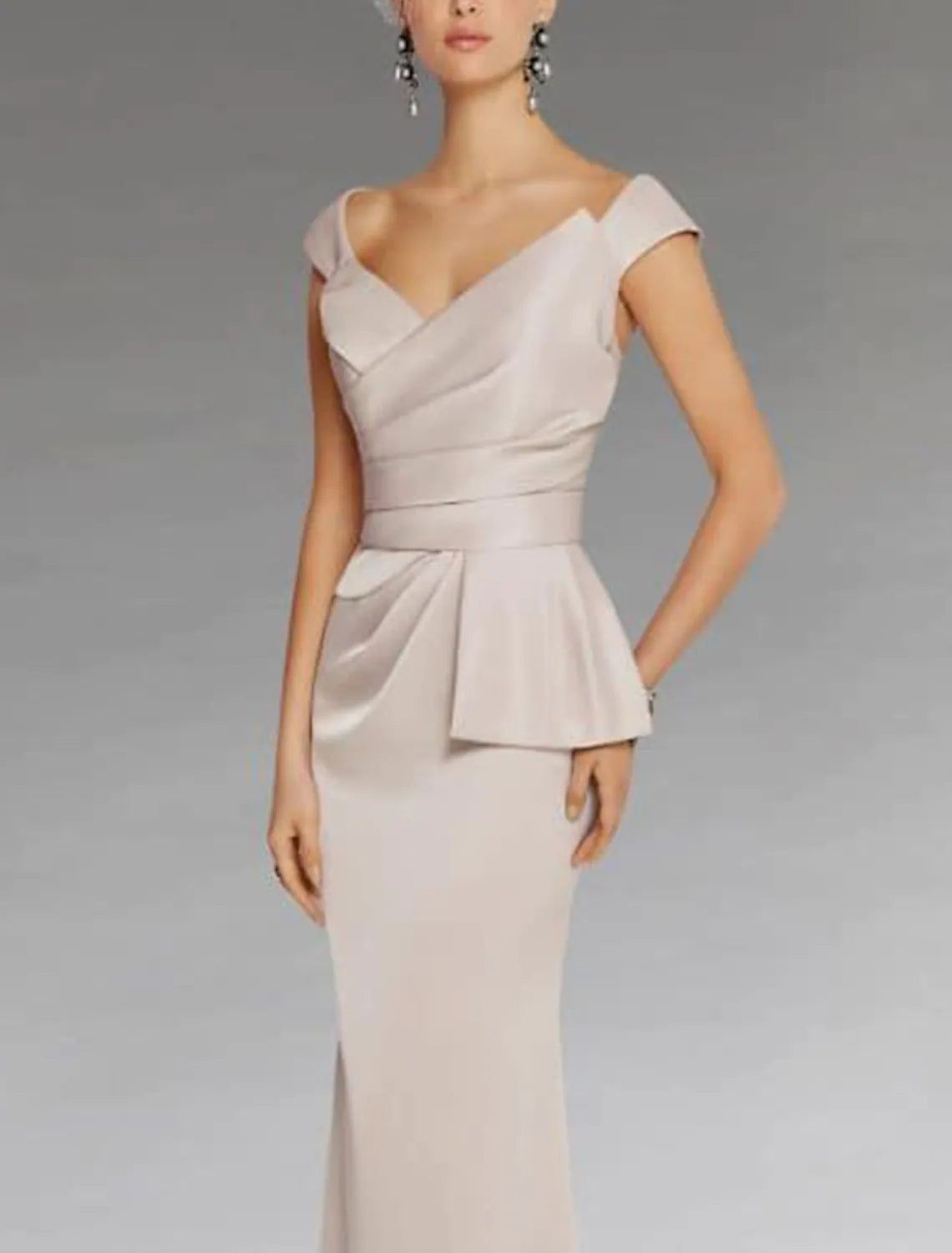 Elegant Sheath Column Plunging Neck Ruched Satin Evening Gown for Wedding Guests.