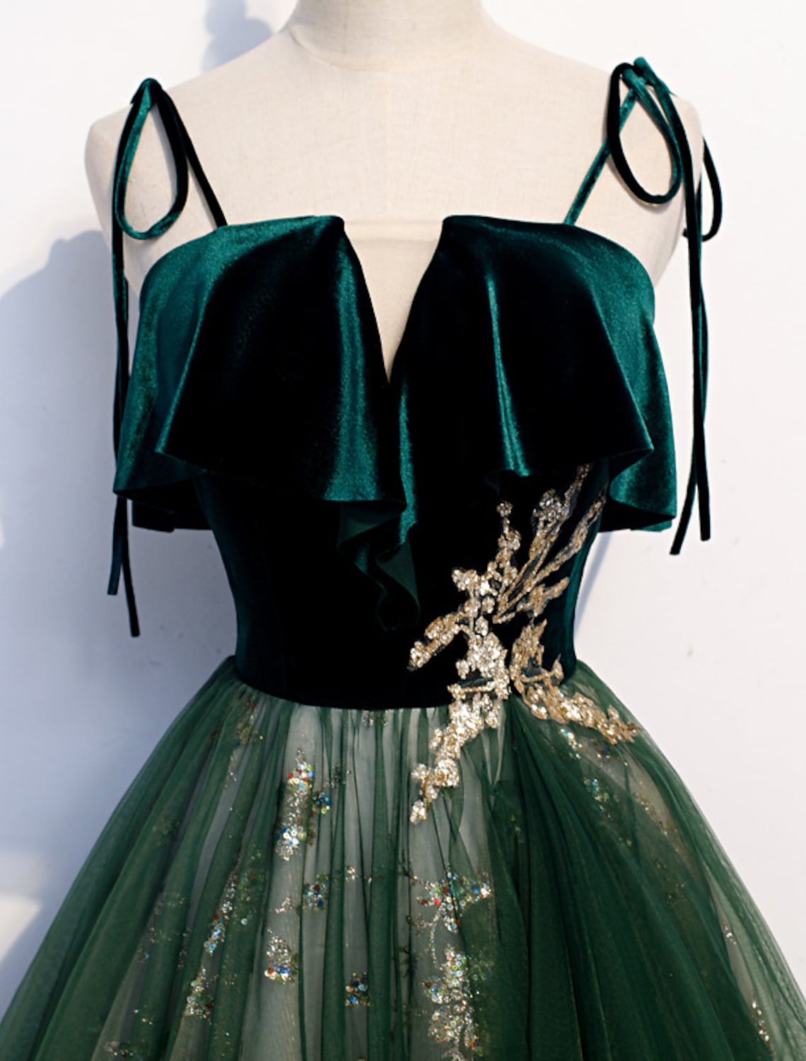 Glittering A-Line Spaghetti Strap Sequin Formal Floor Length Evening Dress.