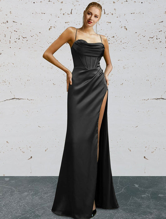 Model wearing a vintage mermaid trumpet prom dress with a sweetheart neckline.